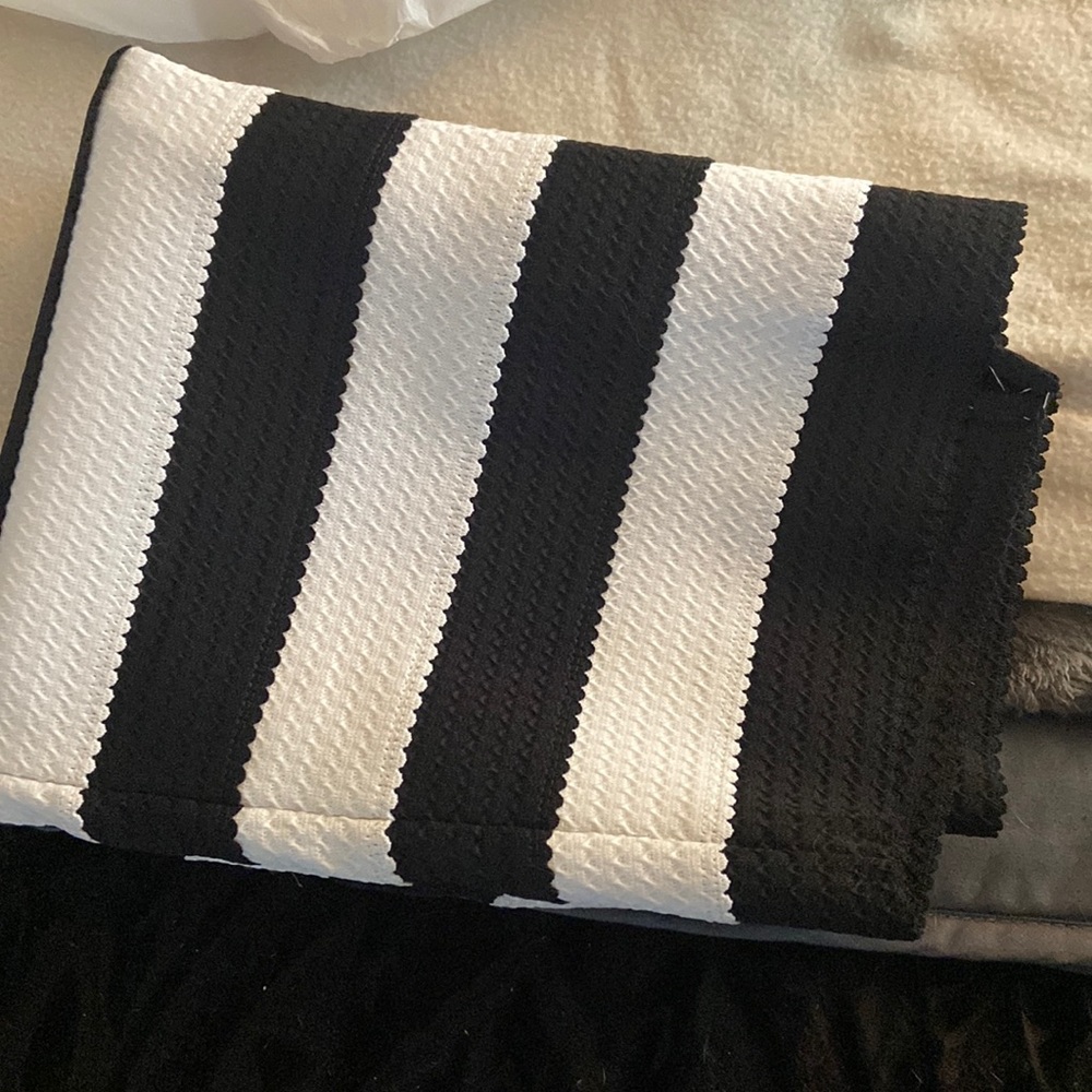 Express Black & White Stripe Scalloped Bandage Elastic Midi Skirt Size Small New